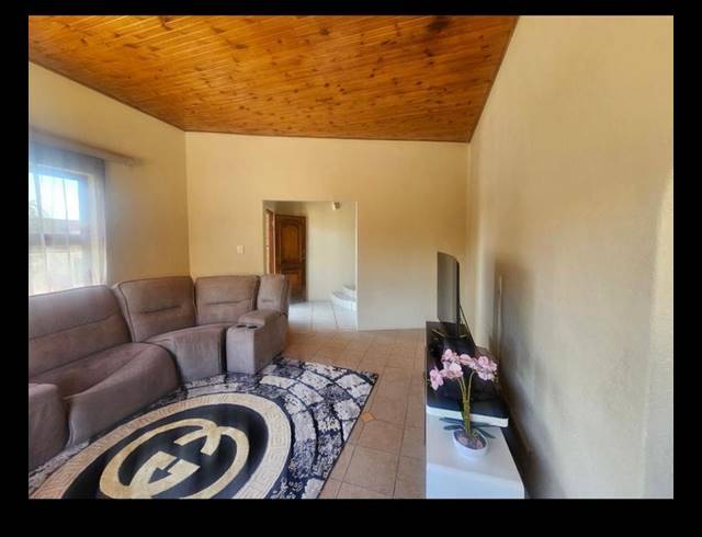 5 BEDROOM HOUSE FOR SALE IN ALBEMARLE